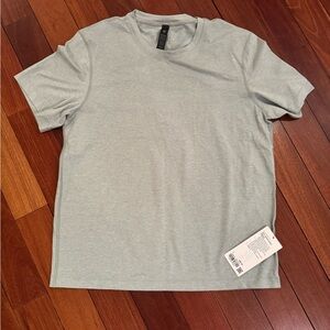 NWT Mens’s Lululemon Short Sleeve Tee